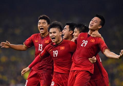 Bao Trung Quoc nhan dinh ve lan song xuat ngoai cua cau thu Viet Nam hinh anh