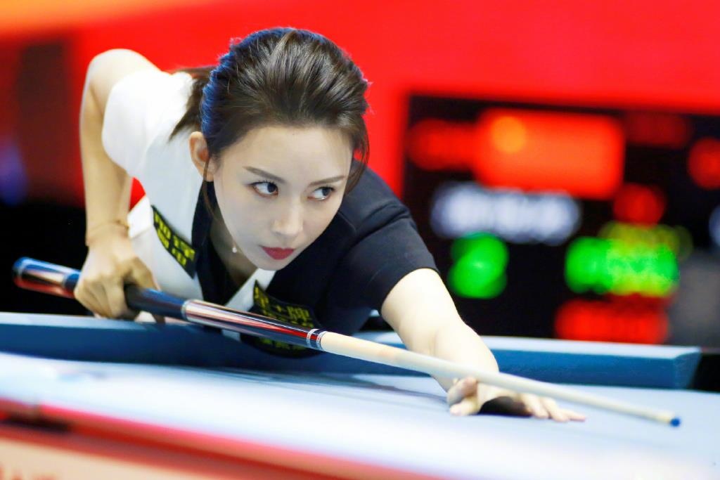 Nhung duong co ao dieu cua nu hoang billiards Trung Quoc hinh anh