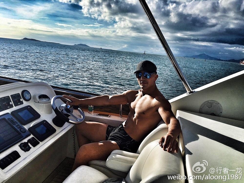 Nhat Long,  cuoc song vuong gia anh 7