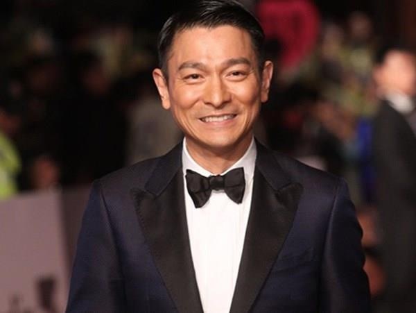 Luu Duc Hoa gay tranh cai khi cho con gai an chay tu luc chao doi hinh anh