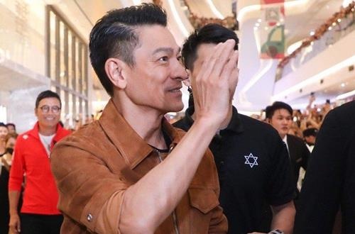 Thien vuong Hong Kong Luu Duc Hoa duoc san don cuong nhiet o tuoi U60 hinh anh