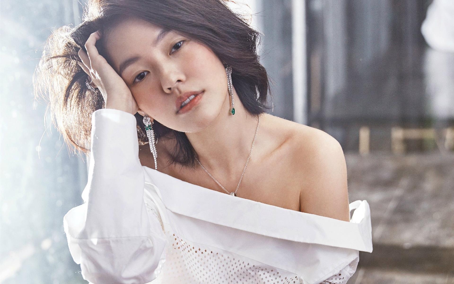 Nhung sao nu Cbiz tui ho vi chong ngoai tinh,  qua lai voi gai ban dam anh 1