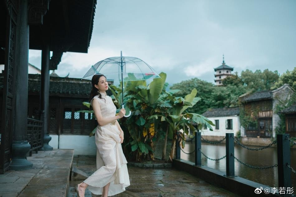 Ly Nhuoc Dong,  nhan sac cua Ly Nhuoc Dong anh 4