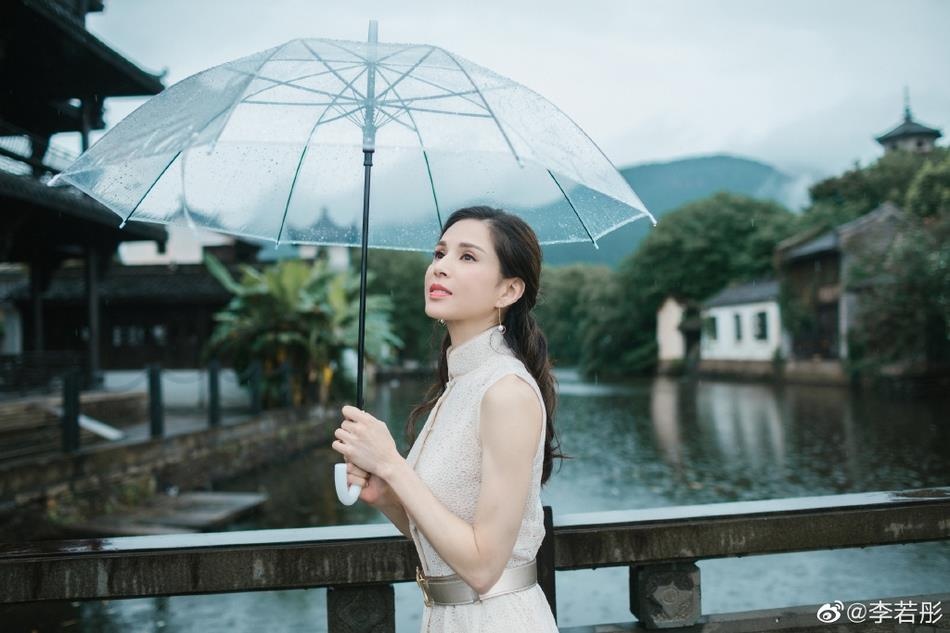 Ly Nhuoc Dong,  nhan sac cua Ly Nhuoc Dong anh 2