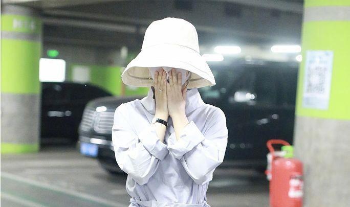 Trieu Le Dinh tranh ne ong kinh, lo dang gay go sau sinh hinh anh