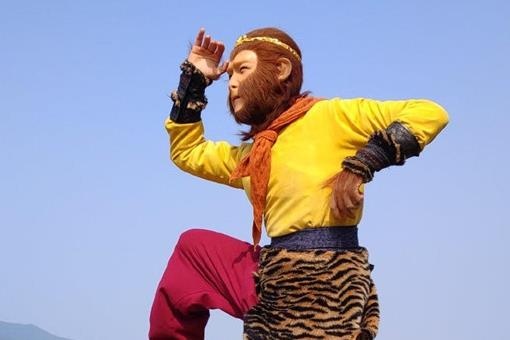 Sao nhi hoa trang 4 tieng, quay den nua dem vi vai Ton Ngo Khong hinh anh