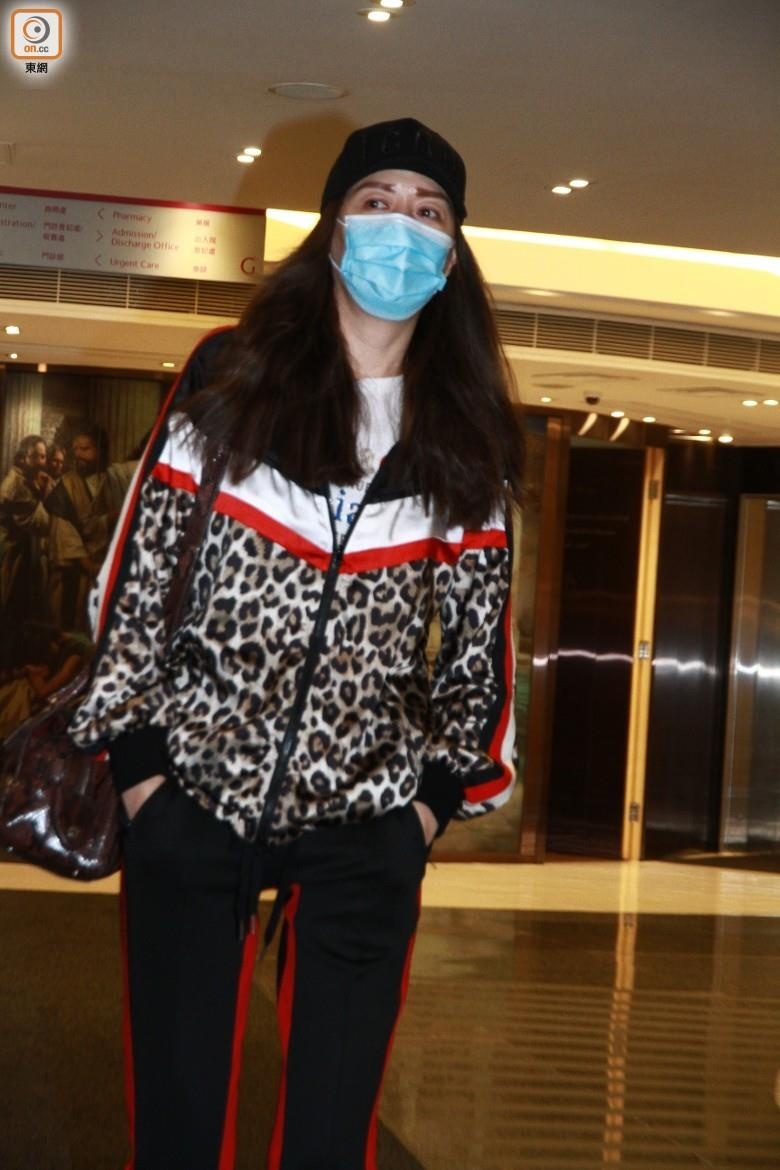 Nhậm Đạt Hoa bị đâm ảnh 2 Nham Dat Hoa bi dam anh 2