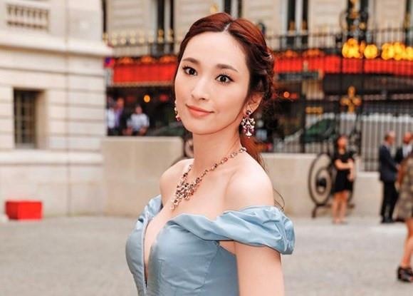 Sieu mau Dai Loan Ngo Boi Tu mang bau lan 4 voi nguoi tinh dai gia hinh anh