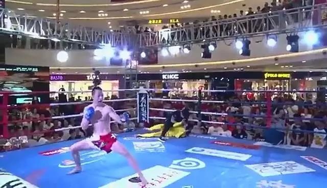 Ban sao Ly Tieu Long bi ha knock-out anh 2