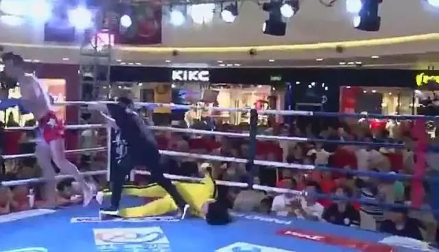 Ban sao Ly Tieu Long bi ha knock-out anh 1