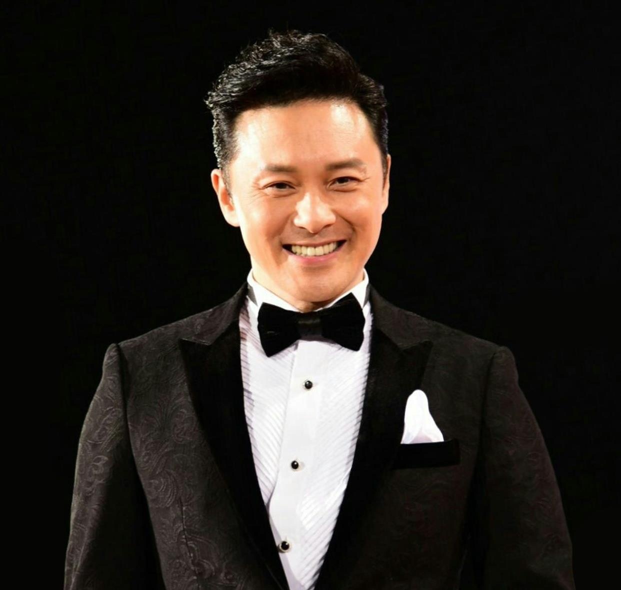 Sao nam TVB thẩm mỹ để giữ gìn nhan sắc ở tuổi 54 ảnh 2 Sao nam TVB tham my de giu gin nhan sac o tuoi 54 anh 2