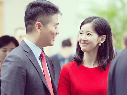 Vo chong 'hot girl tra sua' xuat hien cung nhau sau be boi tinh duc hinh anh