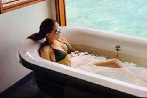 Vo Chau Kiet Luan lan hiem hoi khoe dang voi bikini hinh anh