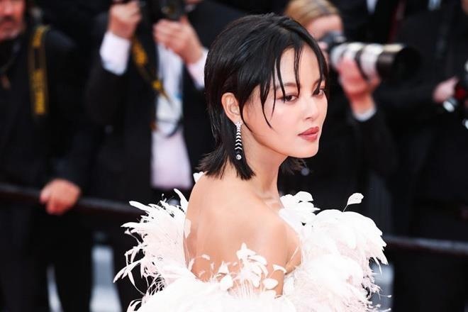 My nhan Trung Quoc bi chi trich vi doi xu voi tro ly nhu nguoi hau hinh anh