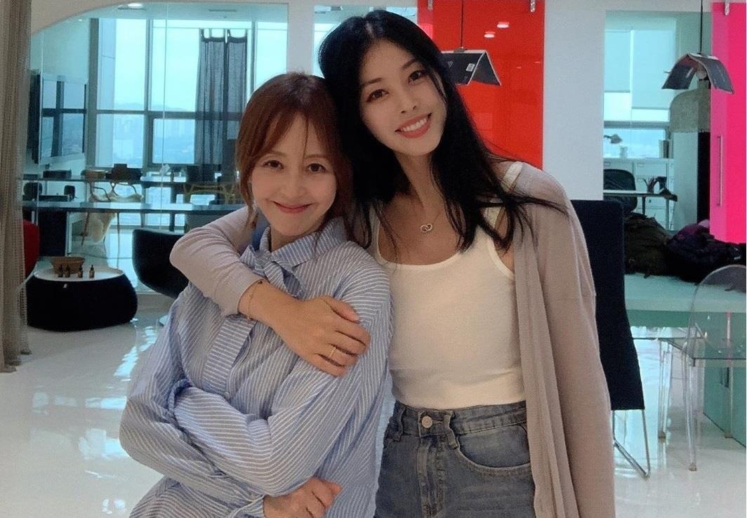 Cuoc song hien tai cua nu dien vien bi chong bao hanh suot 32 nam hinh anh