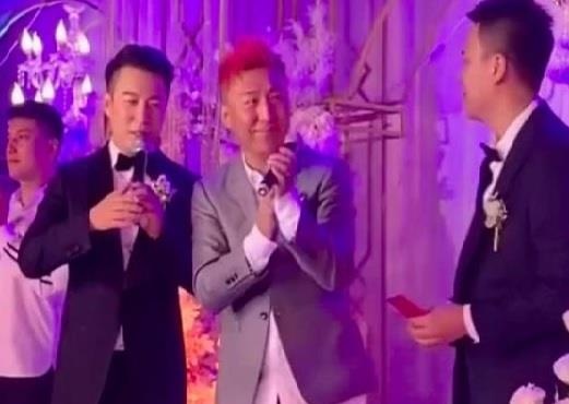 Ca si hang A Trung Quoc di hat dam cuoi sau be boi ma tuy hinh anh