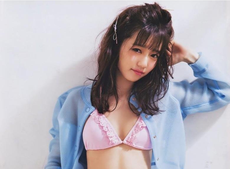 Ca si than tuong Nhat Ban lam phuc vu tai nha hang de kiem song hinh anh