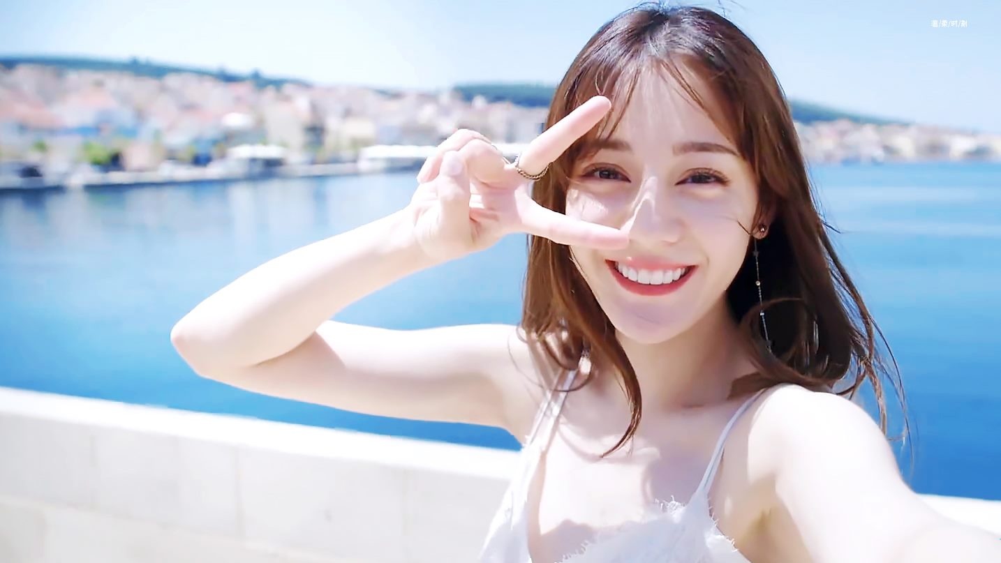 'My nhan Tan Cuong' Dich Le Nhiet Ba khoe nhan sac trong bo anh moi hinh anh