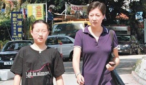 Con gai rieng cua Thanh Long lam hoa voi me hinh anh