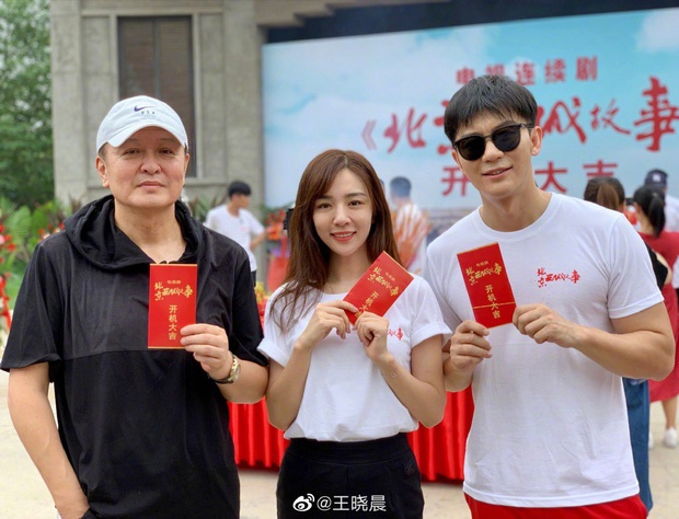 Lý Thần ngồi xe lăn ảnh 2 Ly Than ngoi xe lan anh 2