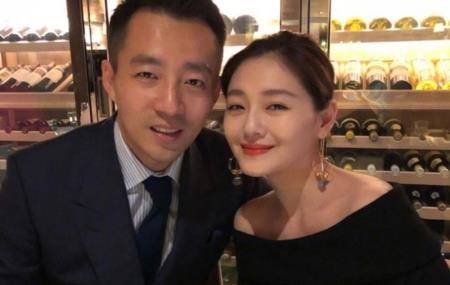 Chong dai gia ky niem ngay dau gap nguoi dep 'Vuon sao bang' hinh anh