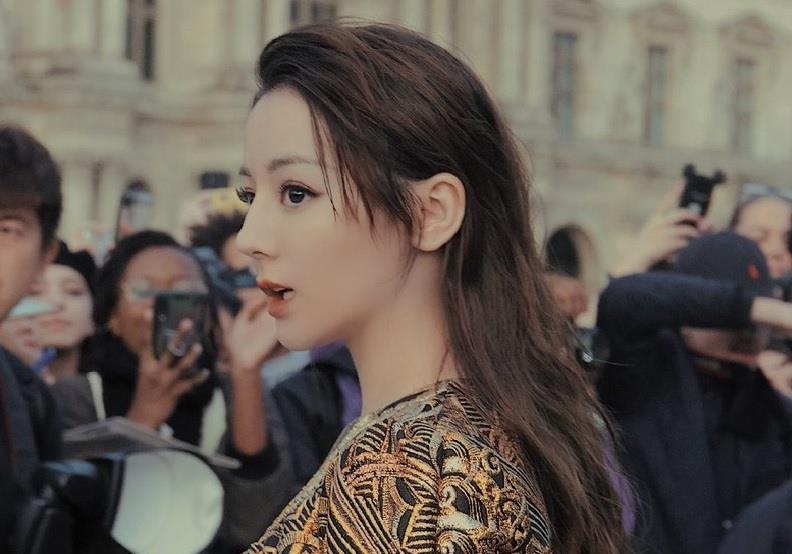 Dich Le Nhiet Ba va dan my nhan Trung Quoc do sac tai Paris hinh anh