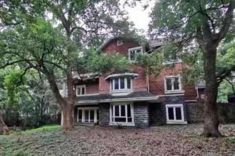 Biet thu cua co nha van Kim Dung bi rao ban voi gia gan 10 trieu USD hinh anh