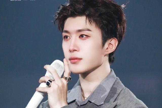 Em trai Pham Bang Bang khoc nghen trong dem giai tan nhom nhac hinh anh