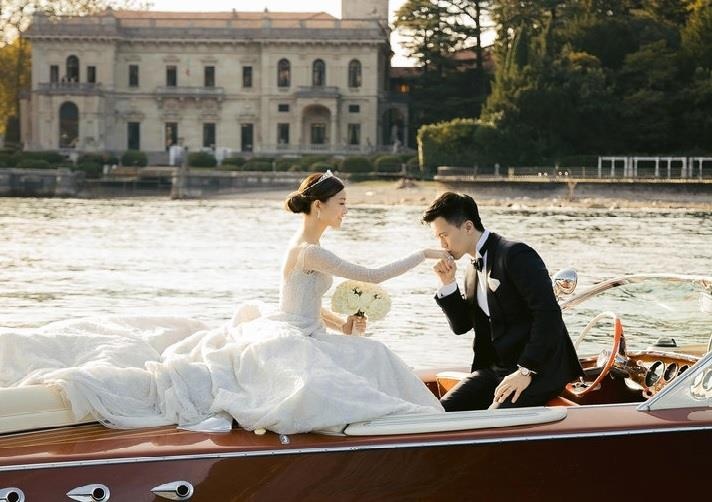 Le cuoi co tich cua sao nu 'Thien long bat bo' va chong dai gia hinh anh