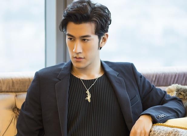 Nam dien vien Ly Tri Dinh lo anh hen ho voi my nu la mat hinh anh