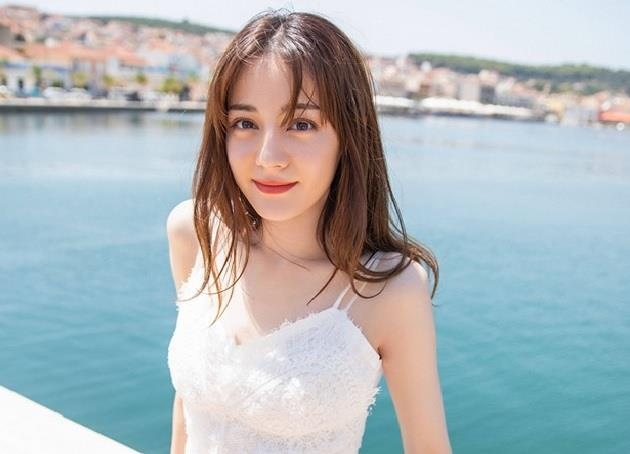 Dich Le Nhiet Ba va Truong Hinh Du than thiet trong hau truong hinh anh