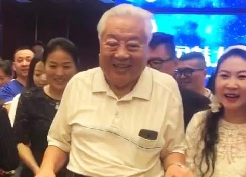 'Phat To' Chu Long Quang duoc vay don khi du su kien o tuoi 80 hinh anh