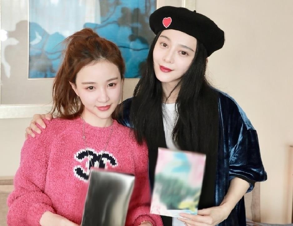 Pham Bang Bang do sac ben hot girl Tuyet Le hinh anh