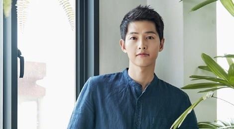 Hau ly hon, Song Joong Ki o an, don suc cho cong viec hinh anh