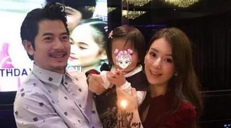 Con gai Quach Phu Thanh nhay mua theo phan bieu dien cua cha hinh anh