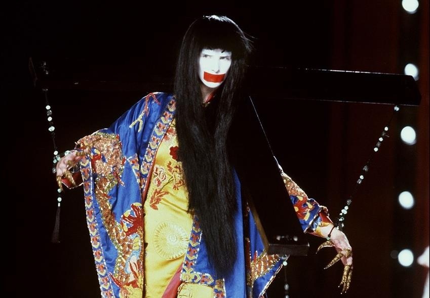 Man trinh dien cua mau nu Trung Quoc bi chi trich sau 19 nam hinh anh