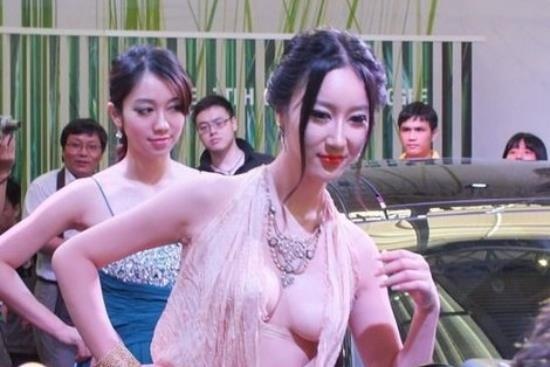 Ngo Hy Nhi - nguoi mau het thoi o tuoi 24 vi mac phan cam hinh anh