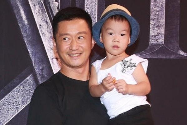 Vo Ngo Kinh len tieng ve tin con trai 5 tuoi doc hon 500 cuon sach hinh anh