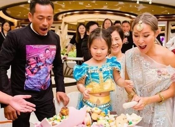 Chia tay Lieu Bich Le, Chau Trac Hoa to chuc tiec ben vo con hinh anh