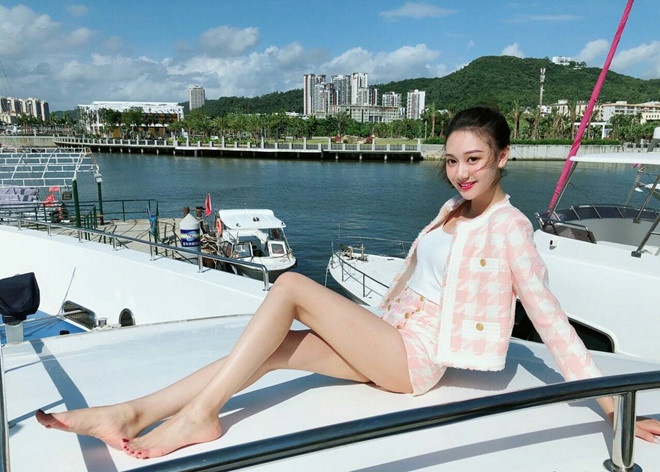 Tan Hoa hau Trung Quoc mo nhat sau dang quang hinh anh