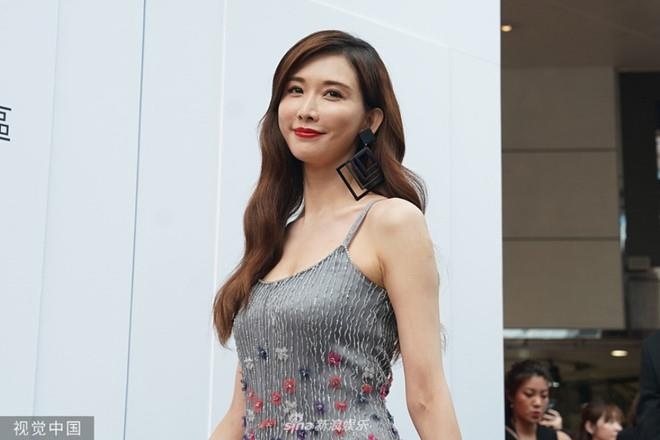 Lam Chi Linh bi phan doi vi to chuc cuoi o bao tang hinh anh