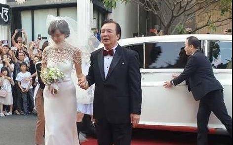 Xuat hien xe Rolls-Royce, Bentley trong le cuoi Lam Chi Linh hinh anh