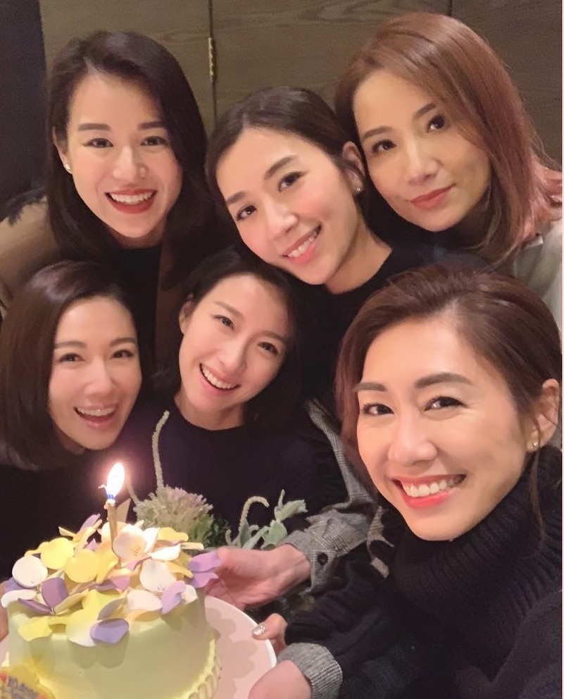 nhom ban than cua ho hanh nhi anh 10