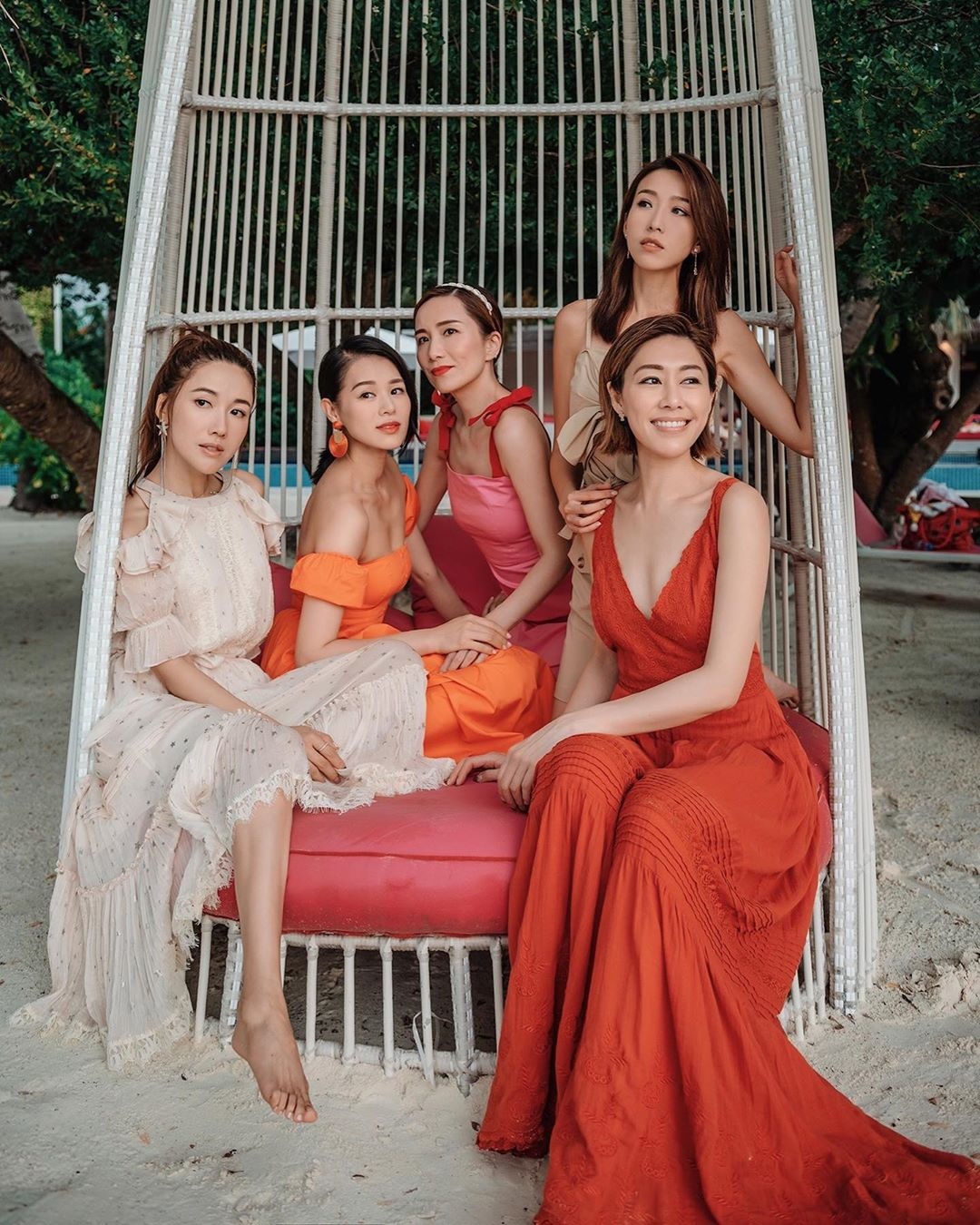 nhom ban than cua ho hanh nhi anh 4