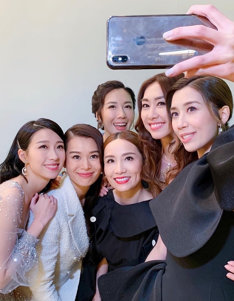 nhom ban than cua ho hanh nhi anh 9