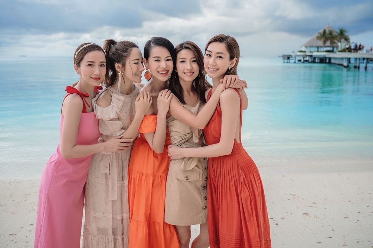 nhom ban than cua ho hanh nhi anh 1