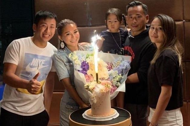 Ty phu song bac Macau han gan tinh cam voi vo ca hinh anh