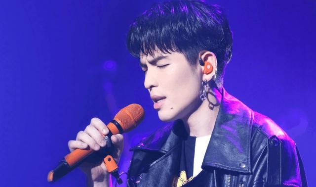 Cac quy tac hai huoc trong showbiz Hoa ngu anh 7