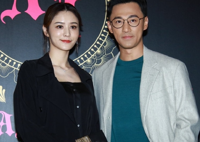 Lam Phong bi mat cuoi vo nguoi mau hinh anh