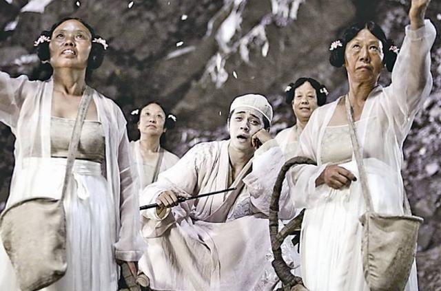 'Bac gai xau xi' phim Chau Tinh Tri mua 2 ngoi nha o tuoi 70 hinh anh